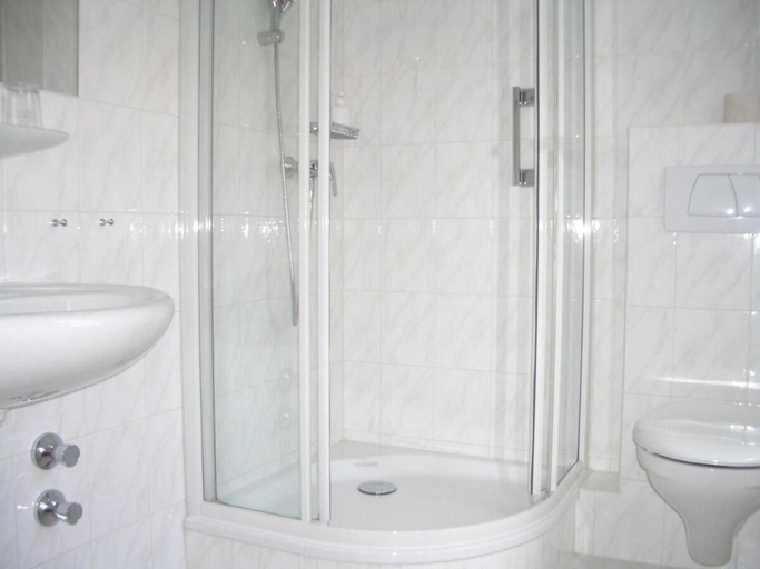 Bathroom 5, Hotel Germania, Unterallgäu
