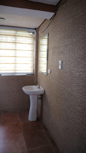 Bathroom 4, Nipa Hut Resort, San Leonardo