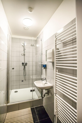 Bathroom 4, Ahoy! Hostel, Praha 1