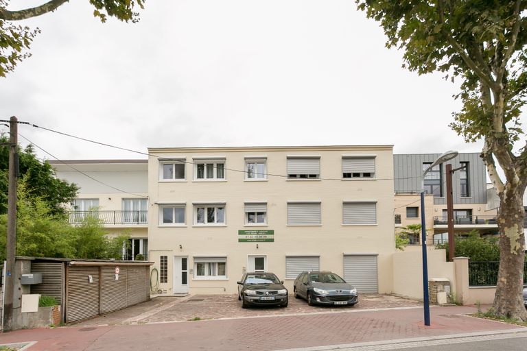 Exterior & Views