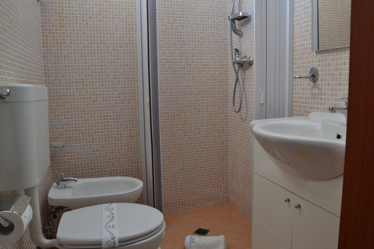 Bathroom 4, Il Molo, Lecce