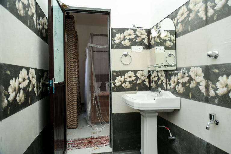 Bathroom 4, Wayside Guest, Weligama