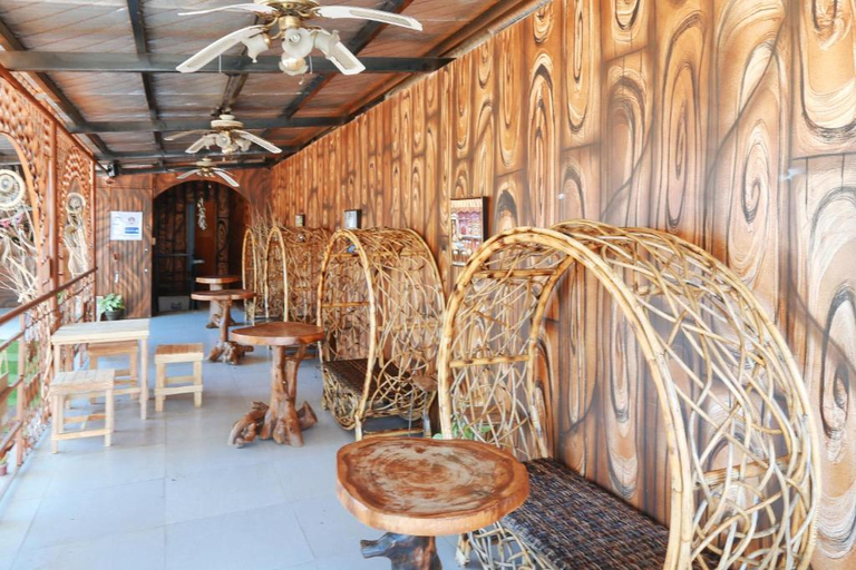 Public Area 2, RedDoorz Plus @ Castle Chateau Iloilo, Iloilo City