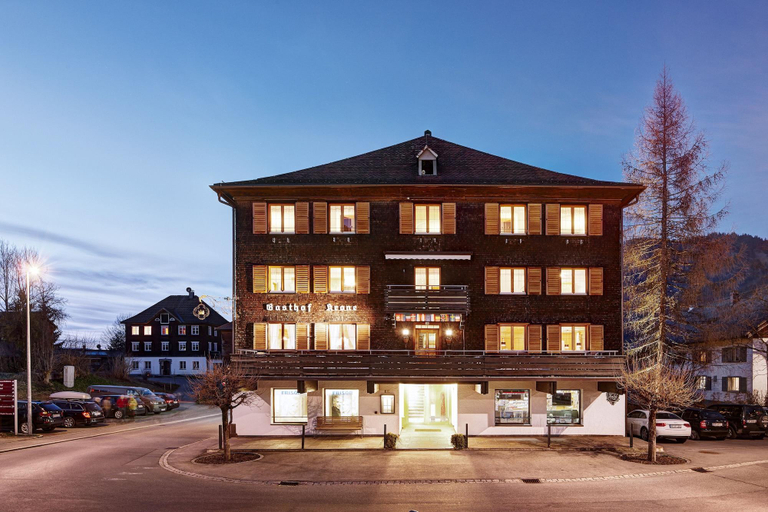 Exterior & Views