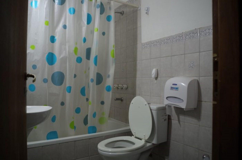 Bathroom 3, Hostel Los Cormoranes, Ushuaia