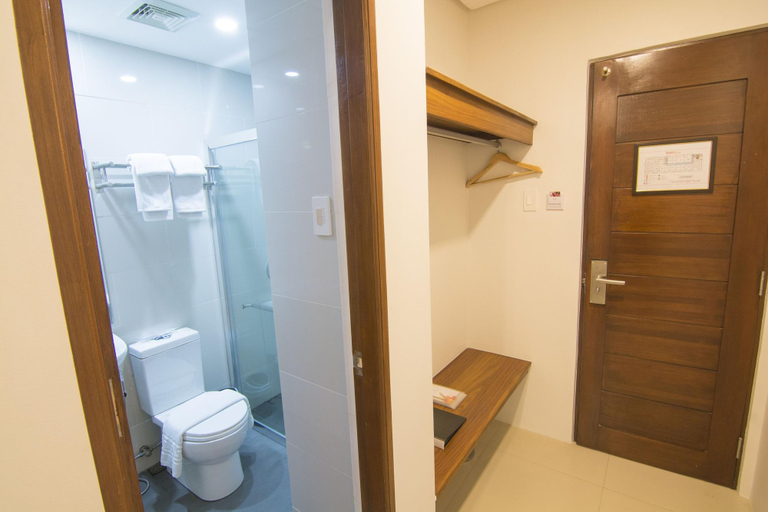Bathroom 4, Mango Suites Cauayan, Cauayan City