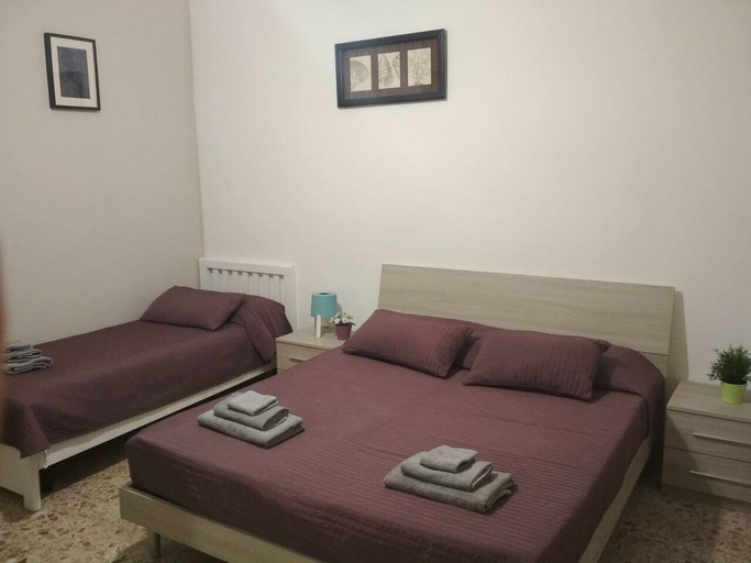 Bedroom 2, Start-line Airport Pisa, Pisa