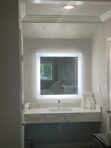 Bathroom 5, Elmwood Motel, Placer