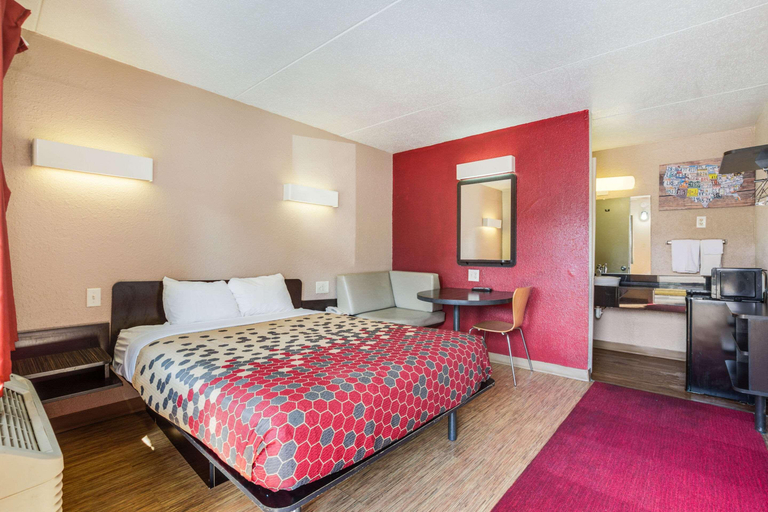 Bedroom 4, Econo Lodge Inn and Suites, Vigo