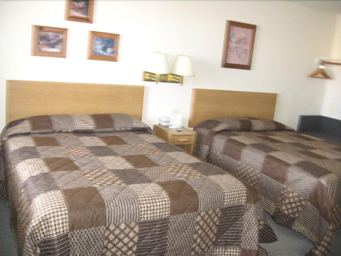 Public Area, Little Bear Motel, Sweetwater