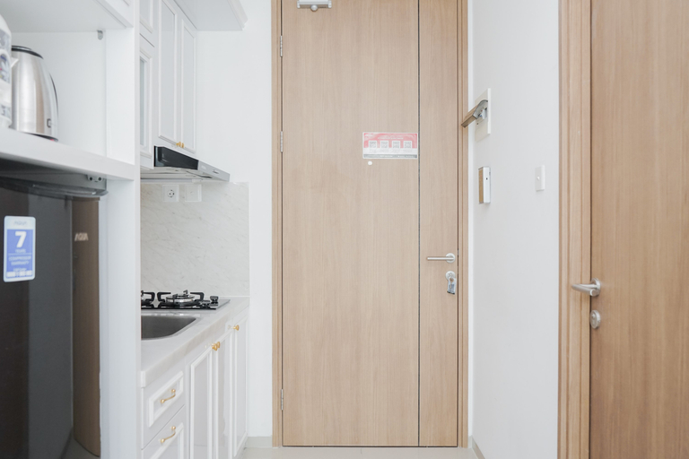 Public Area, Comfort and Modern Studio at Tree Park Cikokol Apartment By Travelio, Tangerang