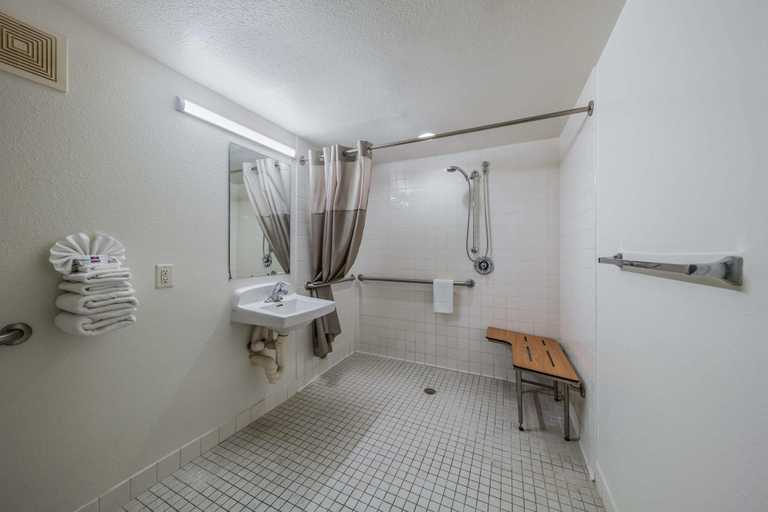 Bathroom 4, Motel 6 Plano, TX - Plano Northeast, Collin