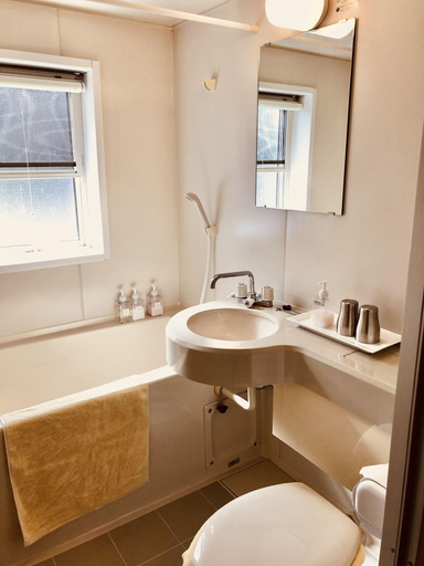 Bathroom, Cafe Restaurant B&B Burari, Hanamaki