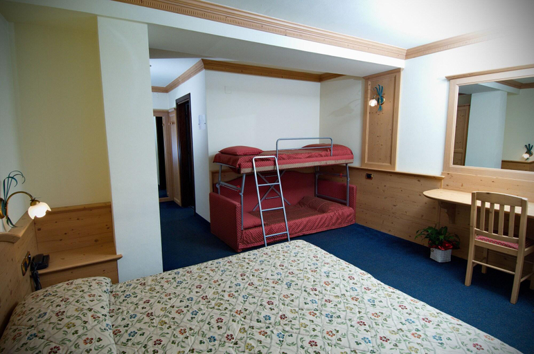 Bedroom 3, COLFOSCO, Trento