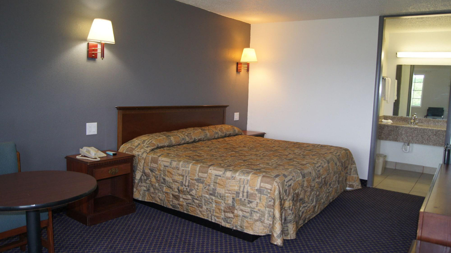 Bedroom 3, Executive Inn, Cumberland