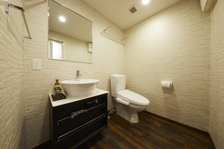 Bathroom 4, Rinn Gojo Sakaimachi, Kyoto