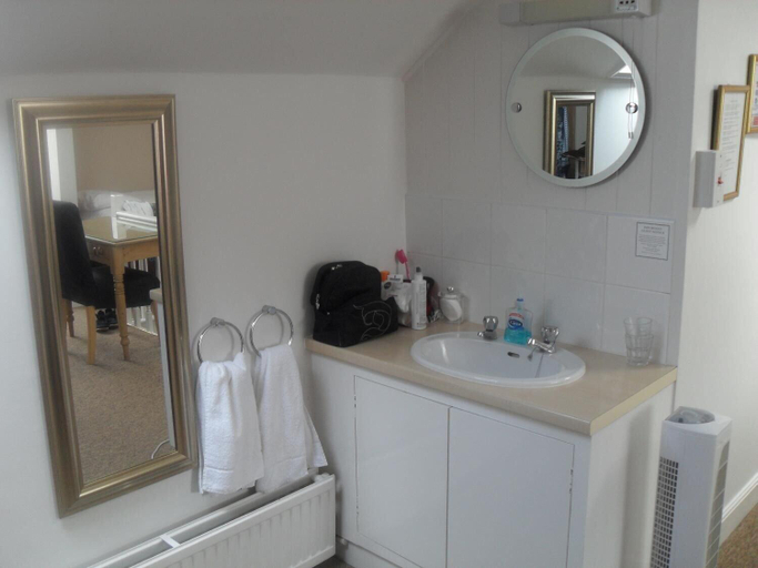 Bathroom 4, Albany Guest House, Bath and North East Somerset