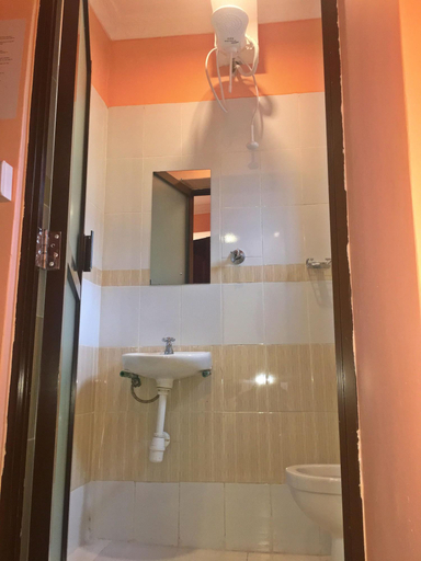 Bathroom 5, Inks Hotel, Starehe