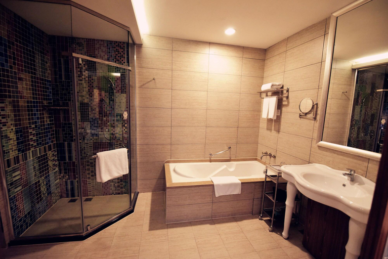 Bathroom 4, Harbin Bremen Jewish Culture Theme Hotel, Harbin
