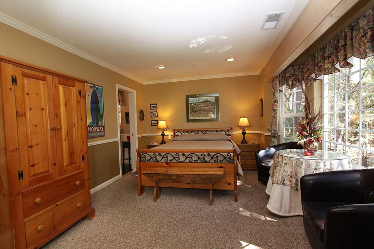 Public Area 3, McCaffrey House B&B Inn, Tuolumne