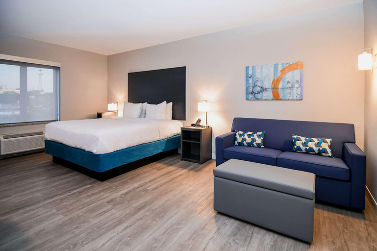 Bedroom 3, Comfort Suites Cincinnati University - Downtown, Hamilton