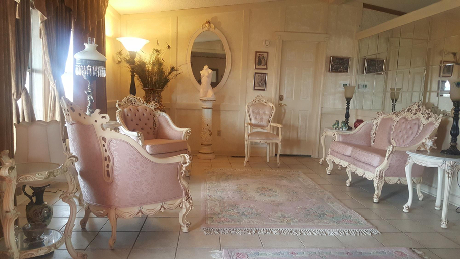 Public Area 3, Shady Lady Bed & Breakfast, Nye