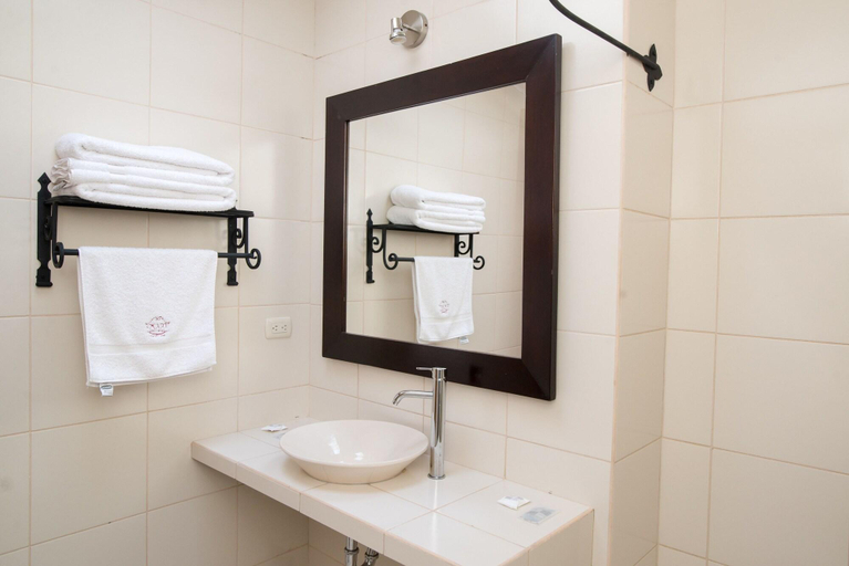 Bathroom 4, Amaru Colonial, Cusco