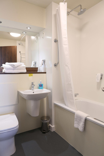 Bathroom 3, Harbour Spring, Peterhead by Marston's Inns, Aberdeenshire
