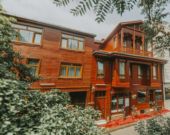 Exterior & Views
