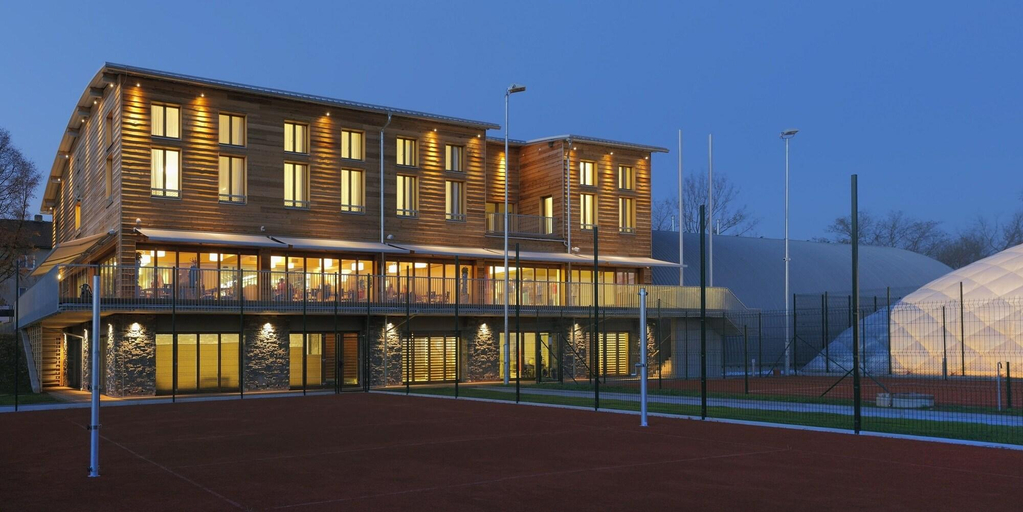 Exterior & Views