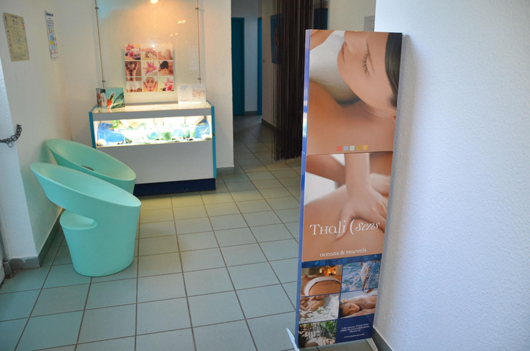 Bathroom 4, Espace Léonard de Vinci, Essonne