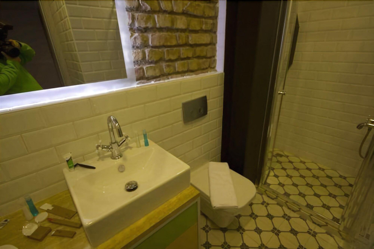 Bathroom 4, Calanthe Residence, Beyoğlu
