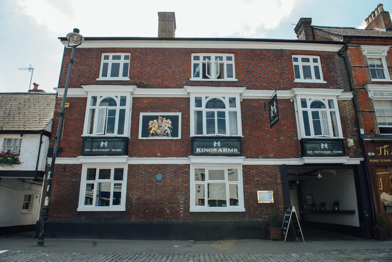 Exterior & Views