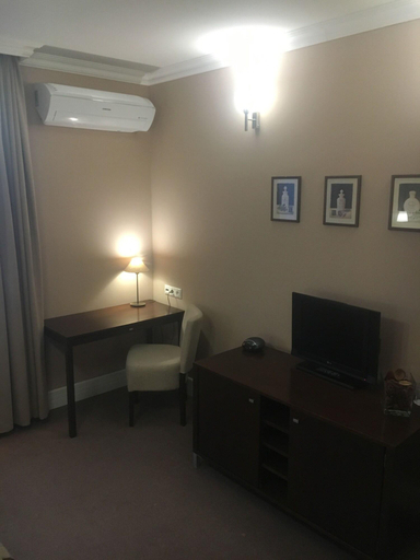 Public Area 3, Pension Eden, Levice