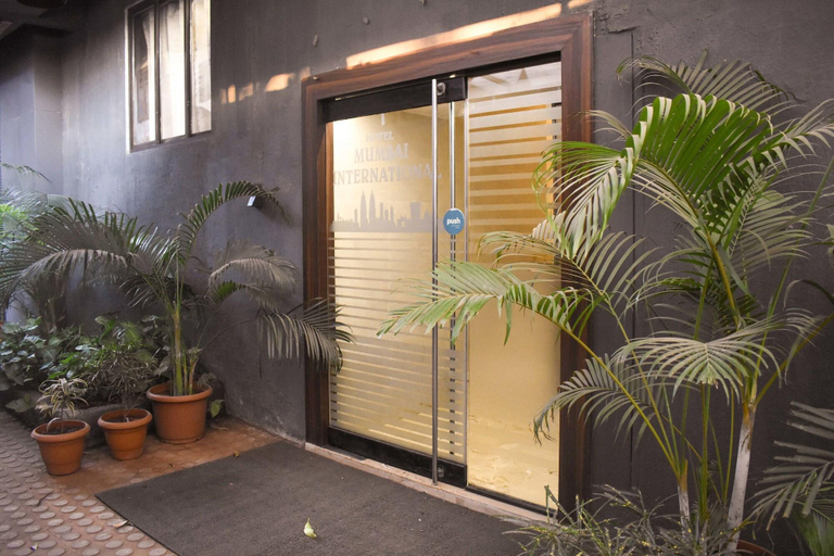 Public Area 2, Hotel Mumbai International, Mumbai Suburban
