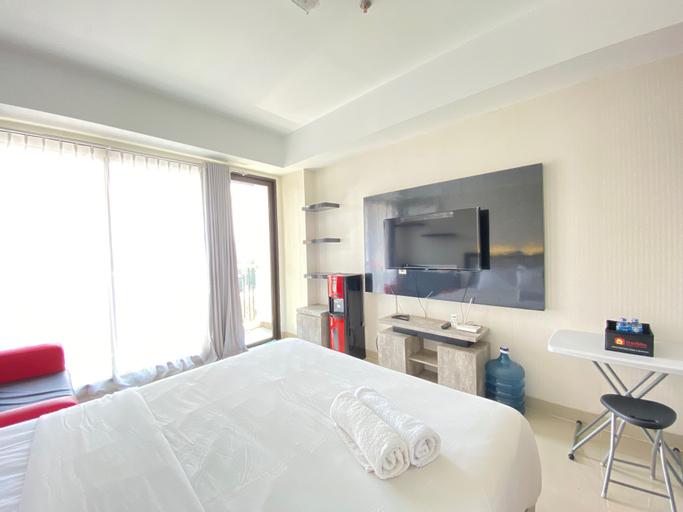 Bedroom 4, Bright Studio Room at Beverly Dago Apartment By Travelio, Bandung