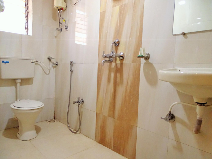 Bathroom 3, GSK Hotel, Mumbai Suburban