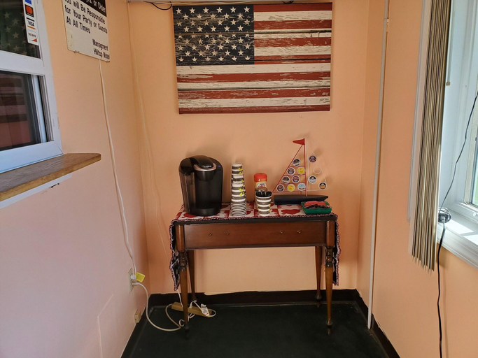 Public Area 3, Hill Top Motel, Burlington