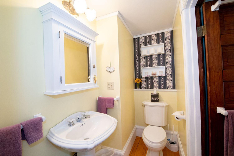 Bathroom 4, Garden Gate BnB, Door