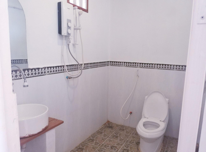 Bathroom, Lakshmi Bungalow, Sihanoukville