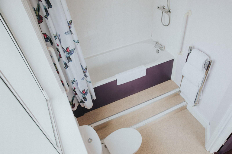 Bathroom 4, The Saddle Inn, Cheshire West and Chester
