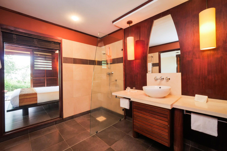 Bathroom 4, Hôtel Tiéti Poindimié, Poindimié