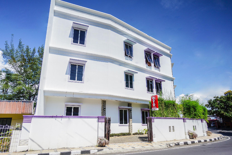 Exterior & Views 1, OYO 1573 Mahera Guest House, Manado