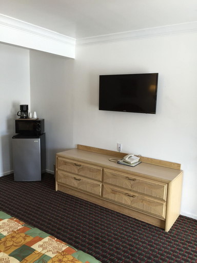 Public Area 2, Lark Motel, Mendocino
