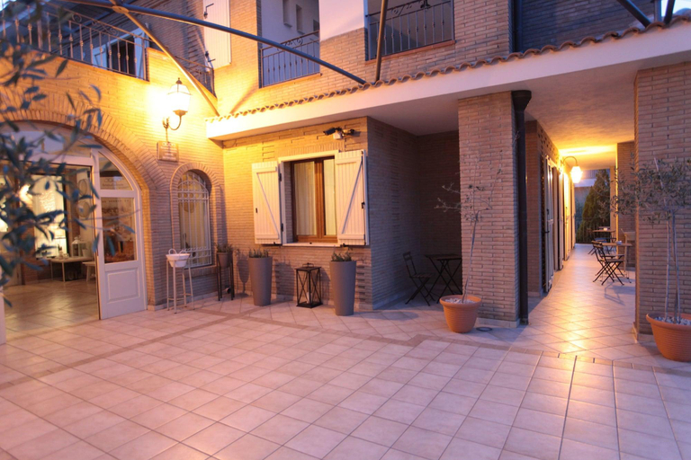 Public Area 3, Relais in Contrada, Foggia