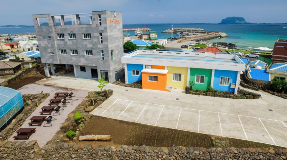 Exterior & Views 1, Jamung Pension, Jeju