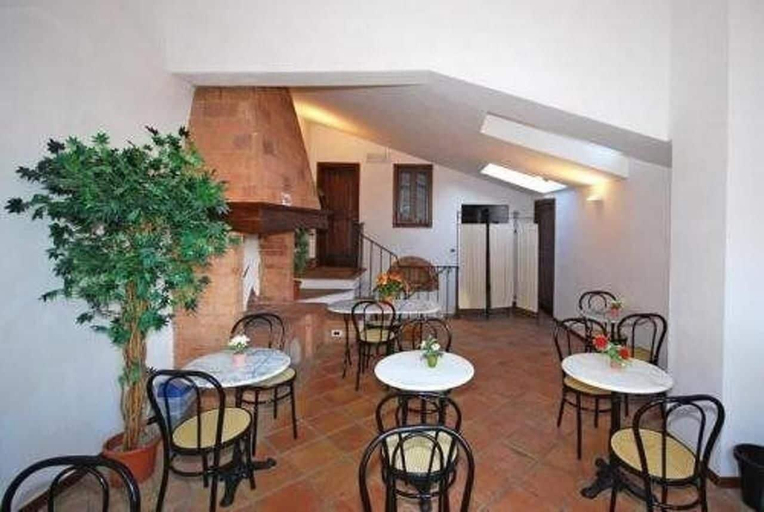 A La Casa Dei Potenti, Siena