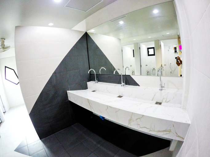 Bathroom 4, The August Hostel, Muang Chiang Mai