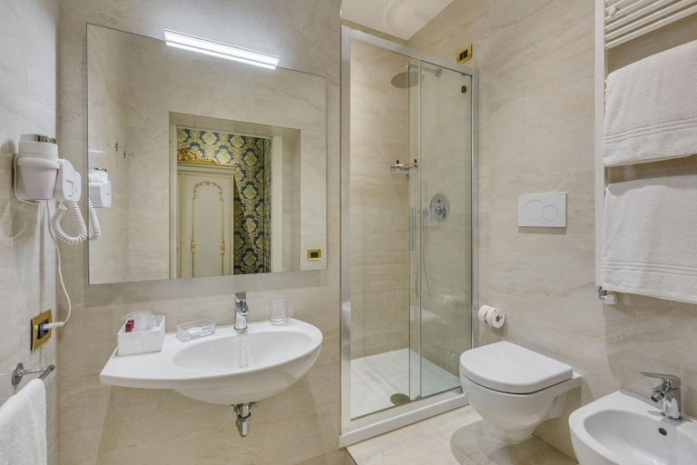 Bathroom 5, Residenza Veneziana, Venezia