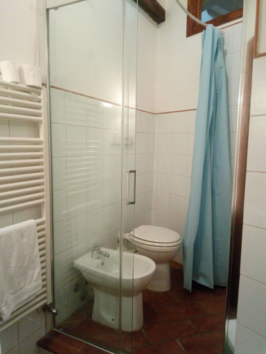 Bathroom 5, La Corte Medicea, Siena